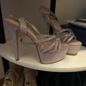 Brand new Marc Defang Heels
